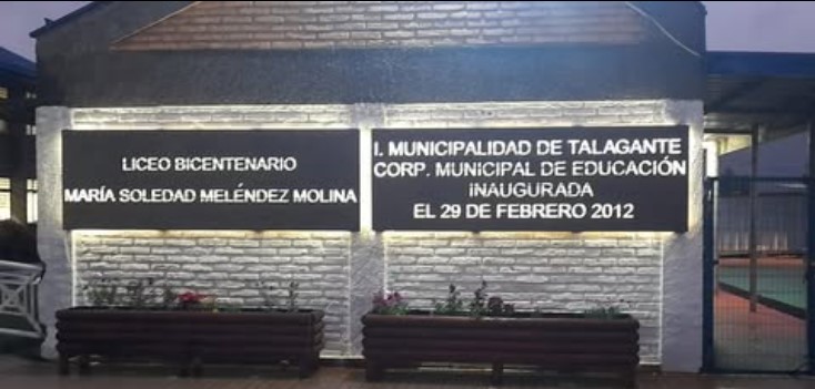 LETREROS LUMINOSOS A LA ENTRADA DE NUESTRO ESTABLECIMIENTO