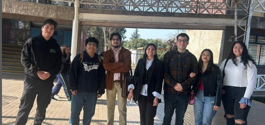 ENCUENTRO DE EGRESADOS LBT CON ALUMNOS DE TERCERO MEDIO.