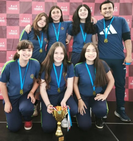 ¡CAMPEONAS COMUNALES!