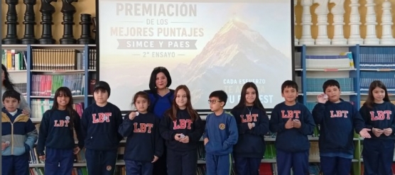HOY VIVIMOS UN MOMENTO SIGNIFICATIVO EN NUESTRO LICEO.
