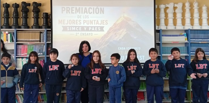 HOY VIVIMOS UN MOMENTO SIGNIFICATIVO EN NUESTRO LICEO.